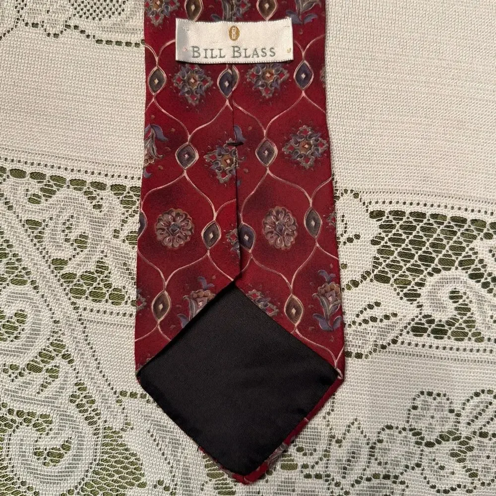 Bill Blass Necktie Red Silk Floral Geometric Medallion Foulard Mens Tie 60